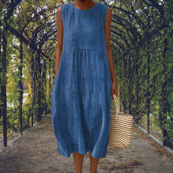 Danielle – Elegant sleeveless dress with pockets