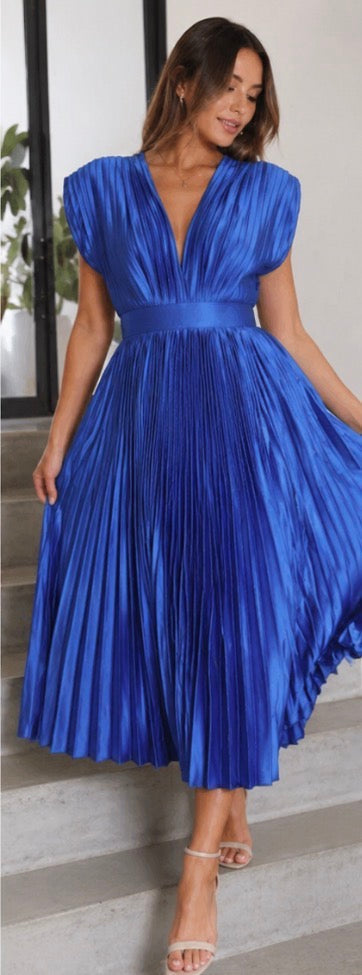 Violet & Grace™ | Timeless Pleated Midi Dress