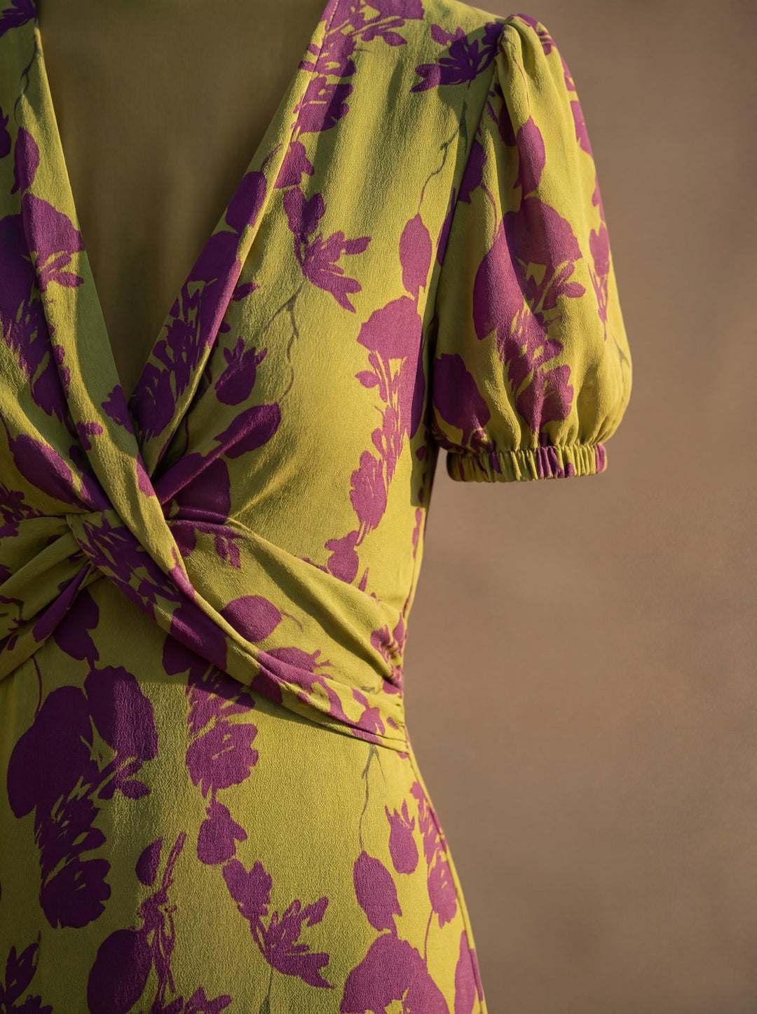Elegant Maxi Dress with Puff Sleeves and Botanical Print