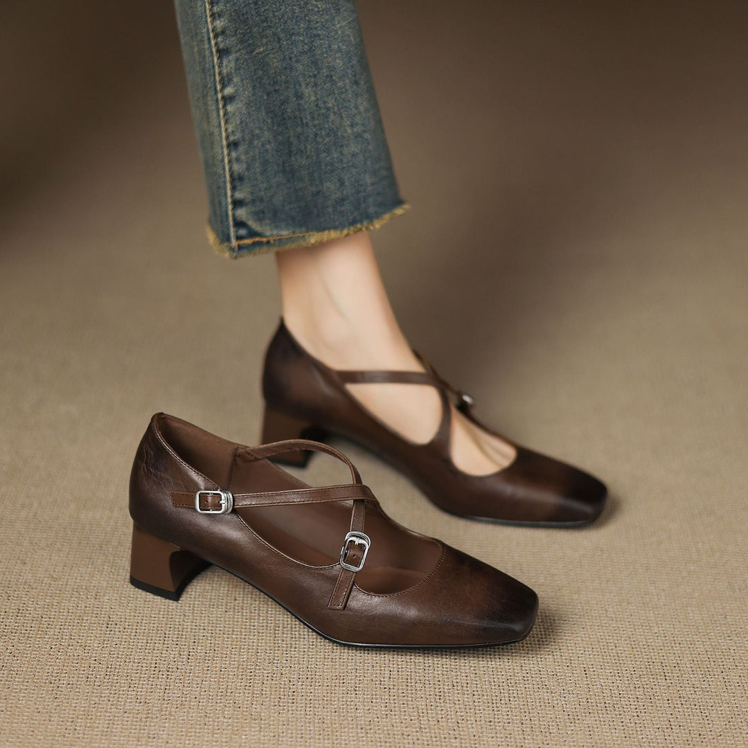 Elaris | Leather Kitten Heels