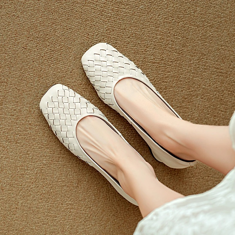 Sophie | A Refined Flat Designed for Comfort and Style